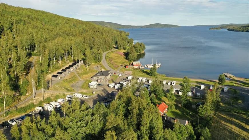 Upptäck Skuleberget Havscamping, en perfekt mix av natur och komfort vid Höga Kusten, nära Härnösand och Örnsköldsvik.