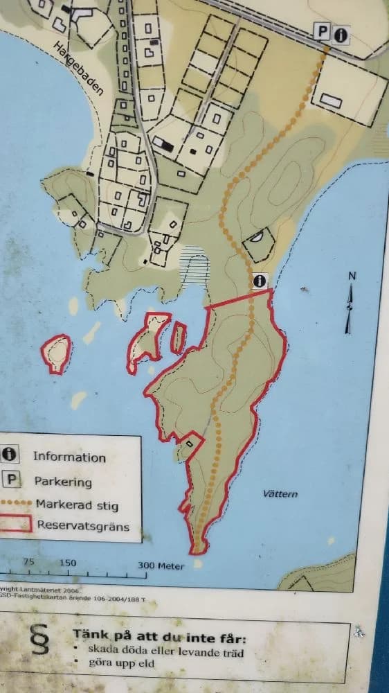 En karta över Harge Bad & Camping som visar områdets layout och viktiga platser inom campingområdet.