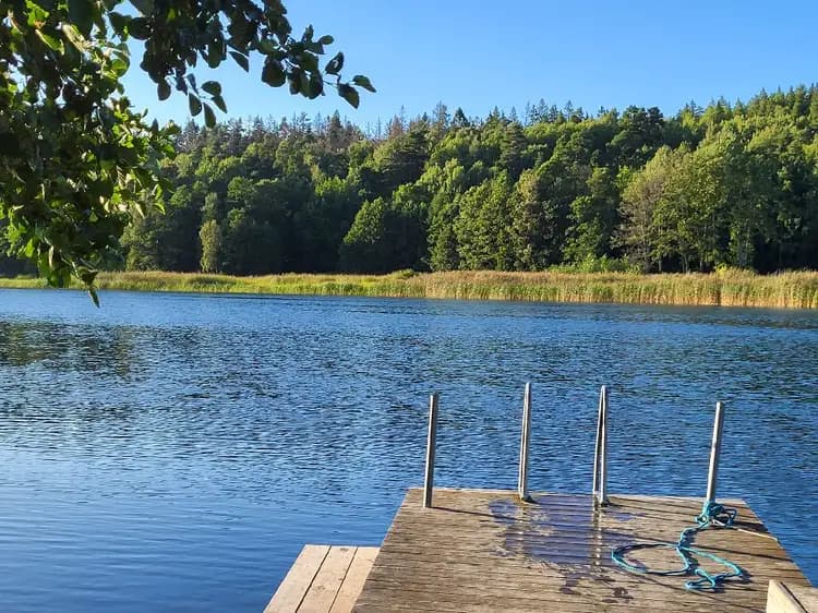 Upplev historia och natur på Glasbruket vid Göta kanal – där charm möter modern komfort och äventyr.