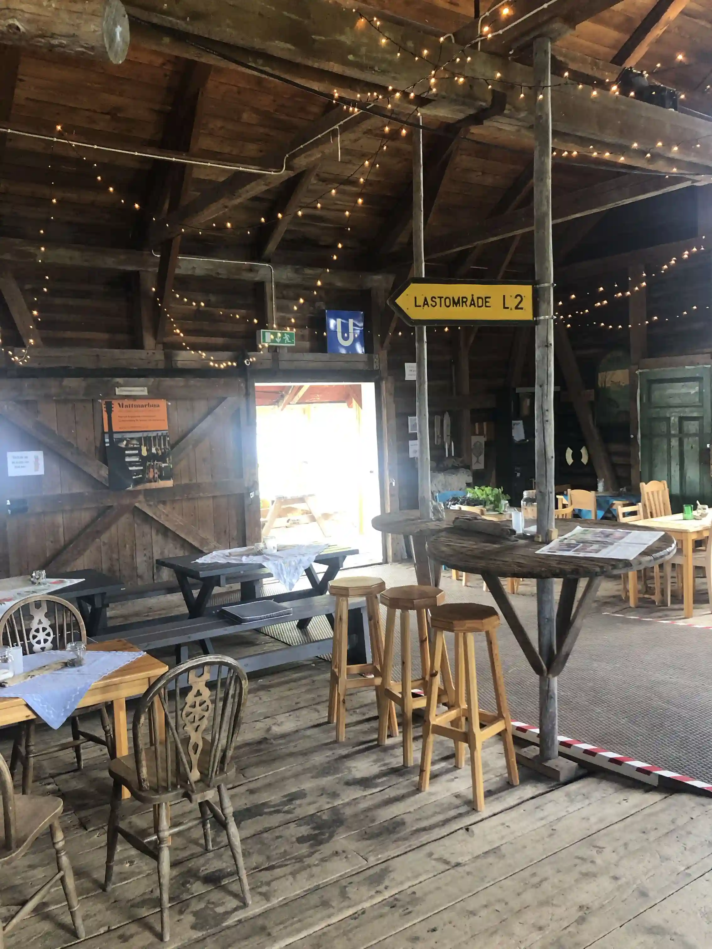 Trångsviken - en tillflyktsort vid Storsjön, där naturens skönhet möter modern campingkomfort. Idealisk för avkoppling!