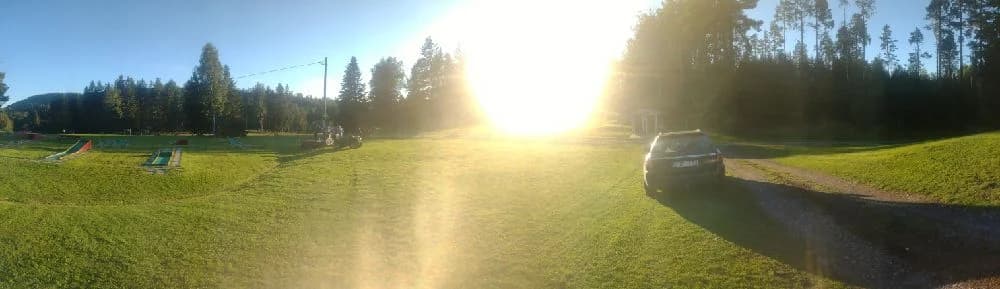 Valasjöns Camping: En fridfull tillflykt där naturens lugn möter moderna bekvämligheter för en oförglömlig upplevelse.