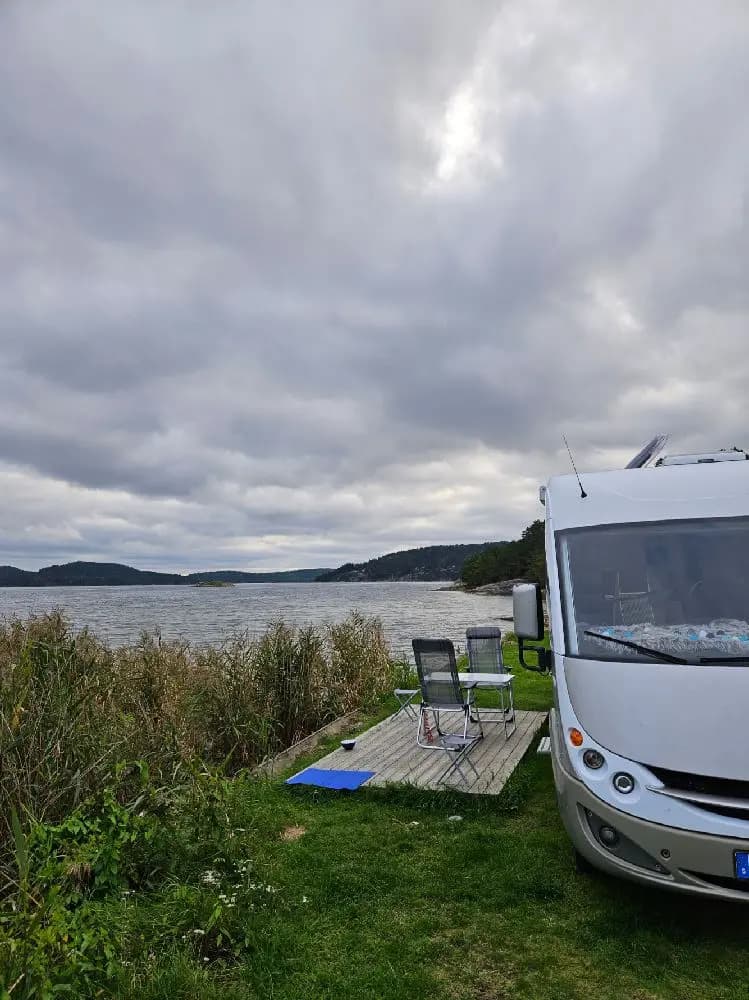 Vindöns Camping & Marina: En oas av lugn i Bohuslän, perfekt för alla campingälskare med magnifik natur och hållbar charm.