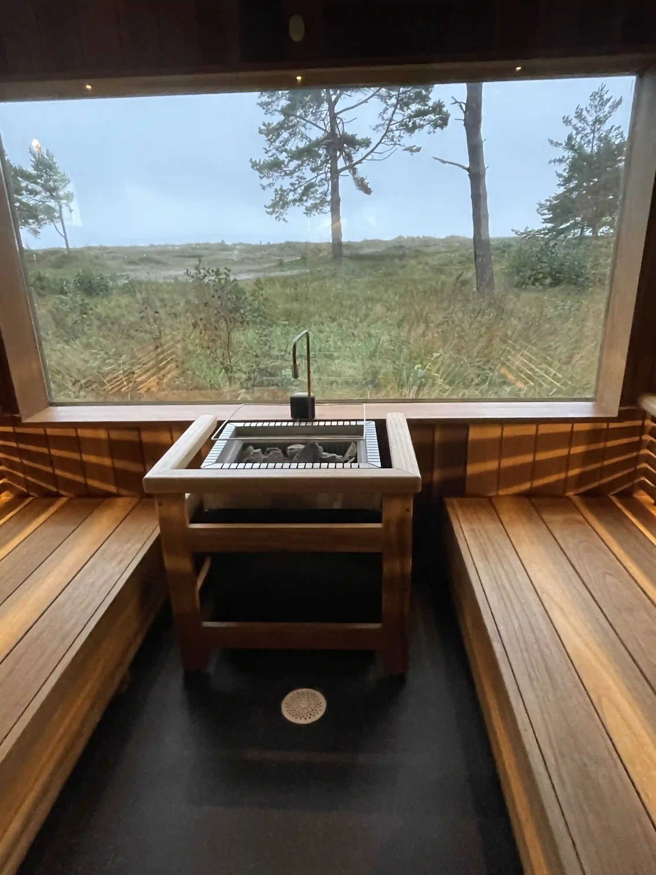 Sudersand Resort på Fårö: Fyrstjärnig oas med strandvillor, natur och aktiviteter. Perfekt för avkoppling och äventyr.