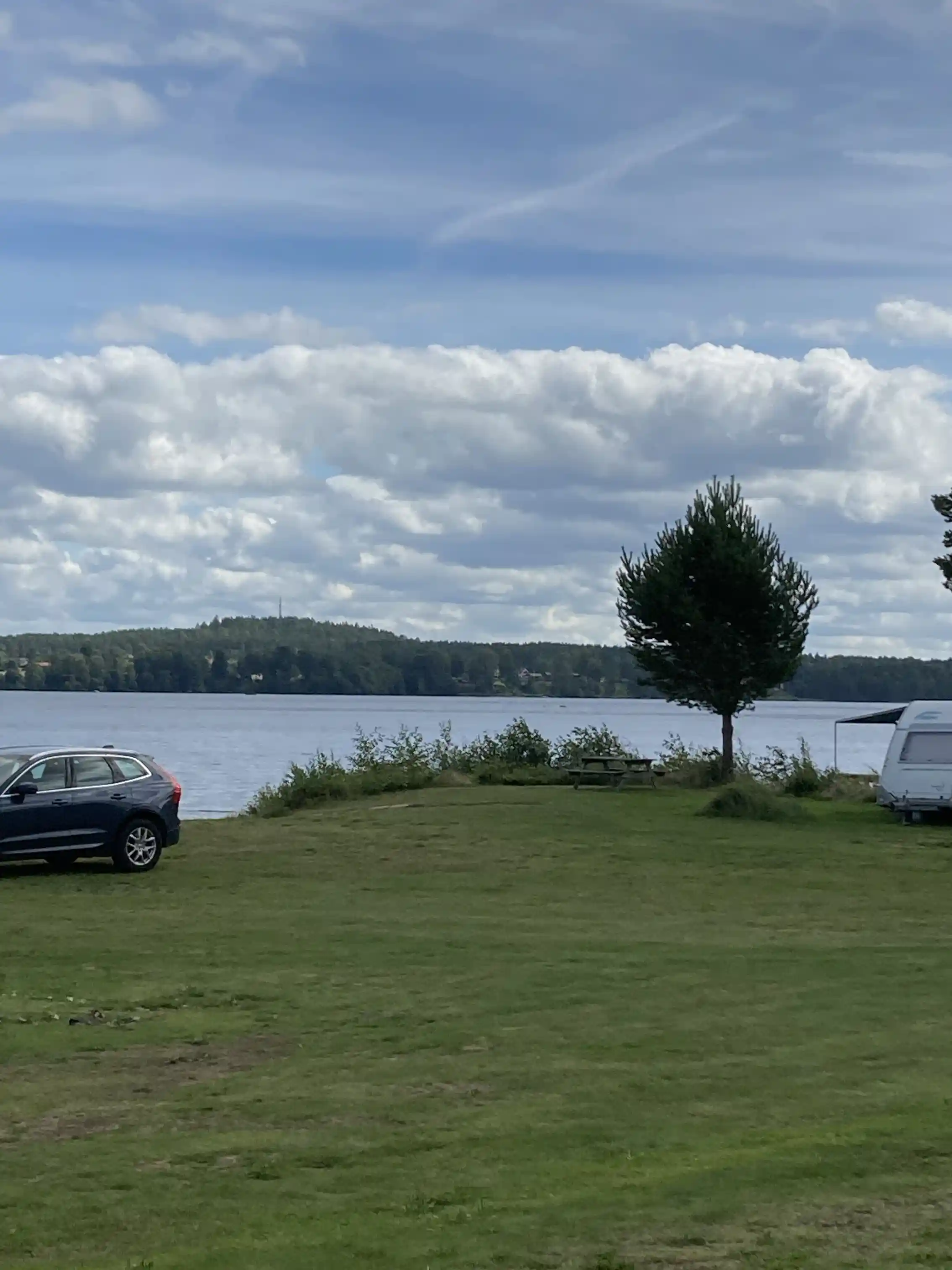 Välkommen till Västanviksbadets Camping i Leksand – en idyll vid Siljan med moderna faciliteter och aktiviteter för hela familjen!