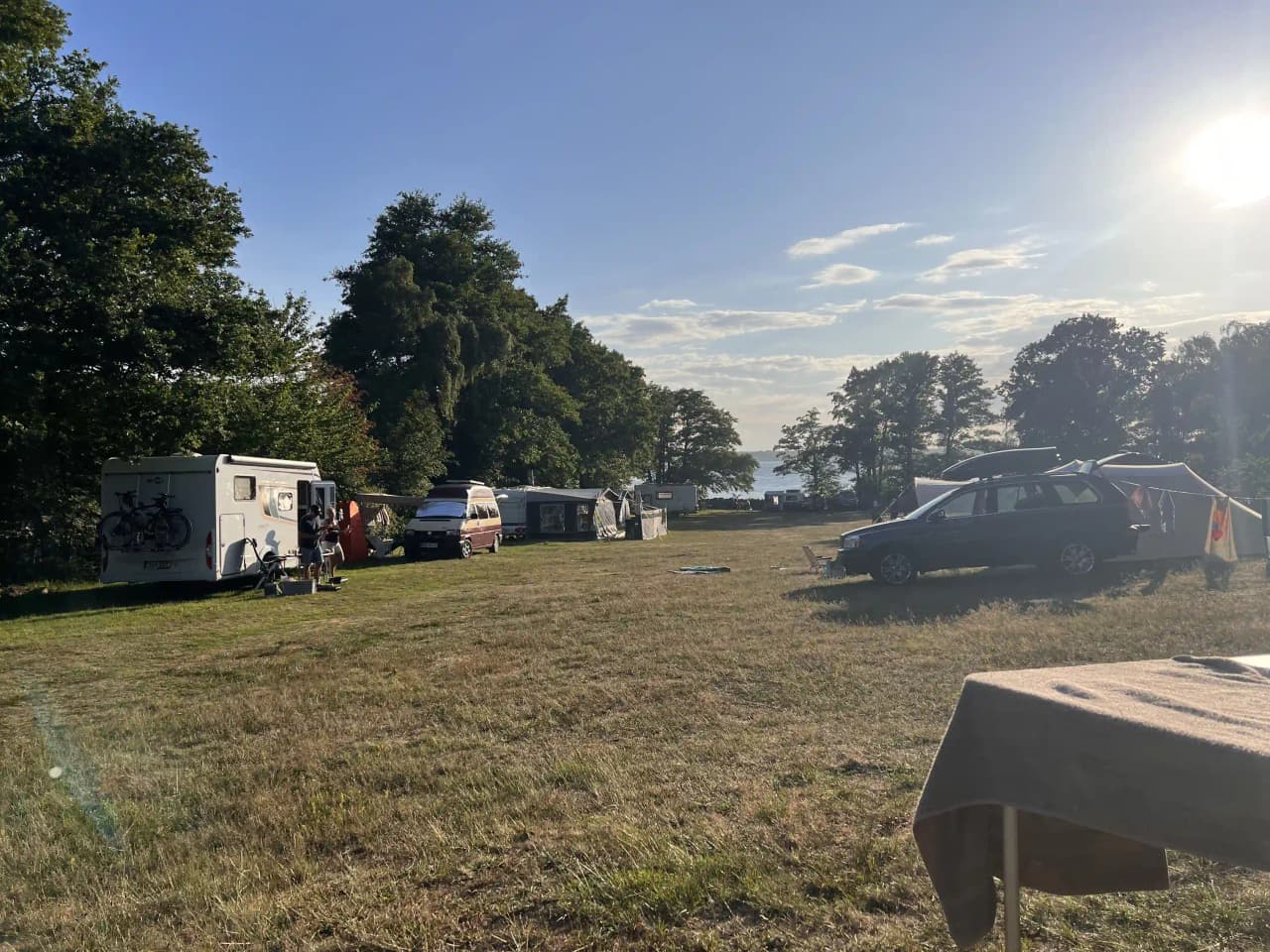 Upptäck hållbar idyll i Blekinges skärgård – Stenbräckagården kombinerar historia, natur och komfort i perfekt harmoni.