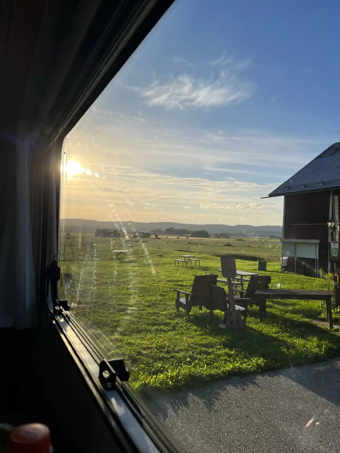 Gustavsvik camping: Familjernas paradis med äventyrsbad, bekväma boenden och året-runt aktiviteter i natursköna Örebro.