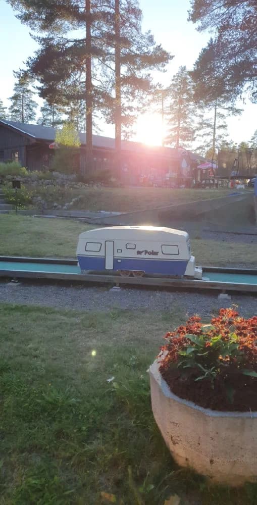 Upplev både äventyr och lugn vid Mosjöns camping, din perfekta bas för att utforska Höga Kusten och charmiga Örnsköldsvik.