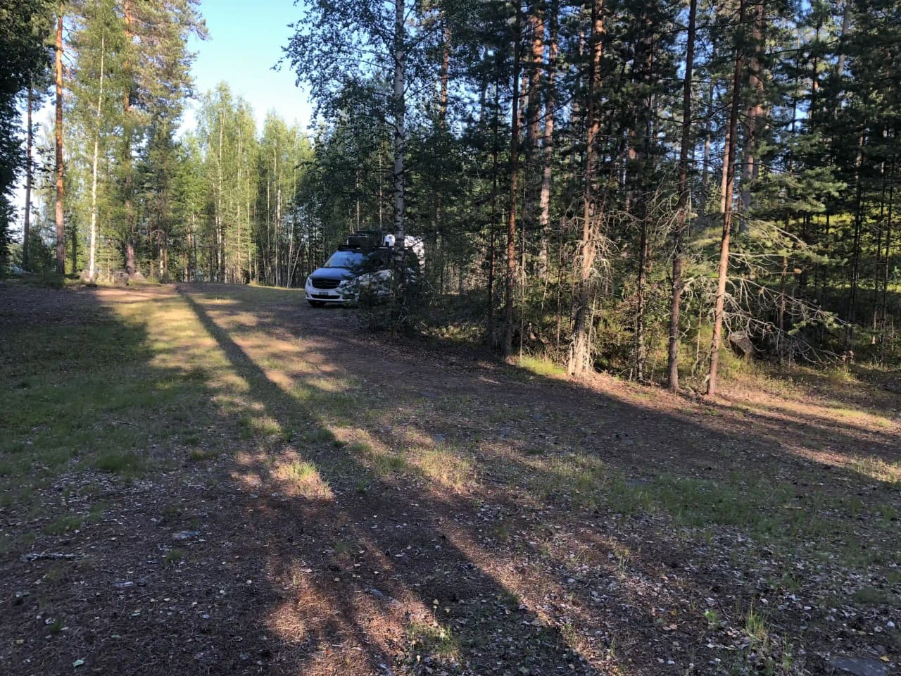 Upptäck naturens skönhet vid Steiner's Camping & Lodge – er fridfulla oas i Dalarna, med äventyr året runt vid sjöns kant.