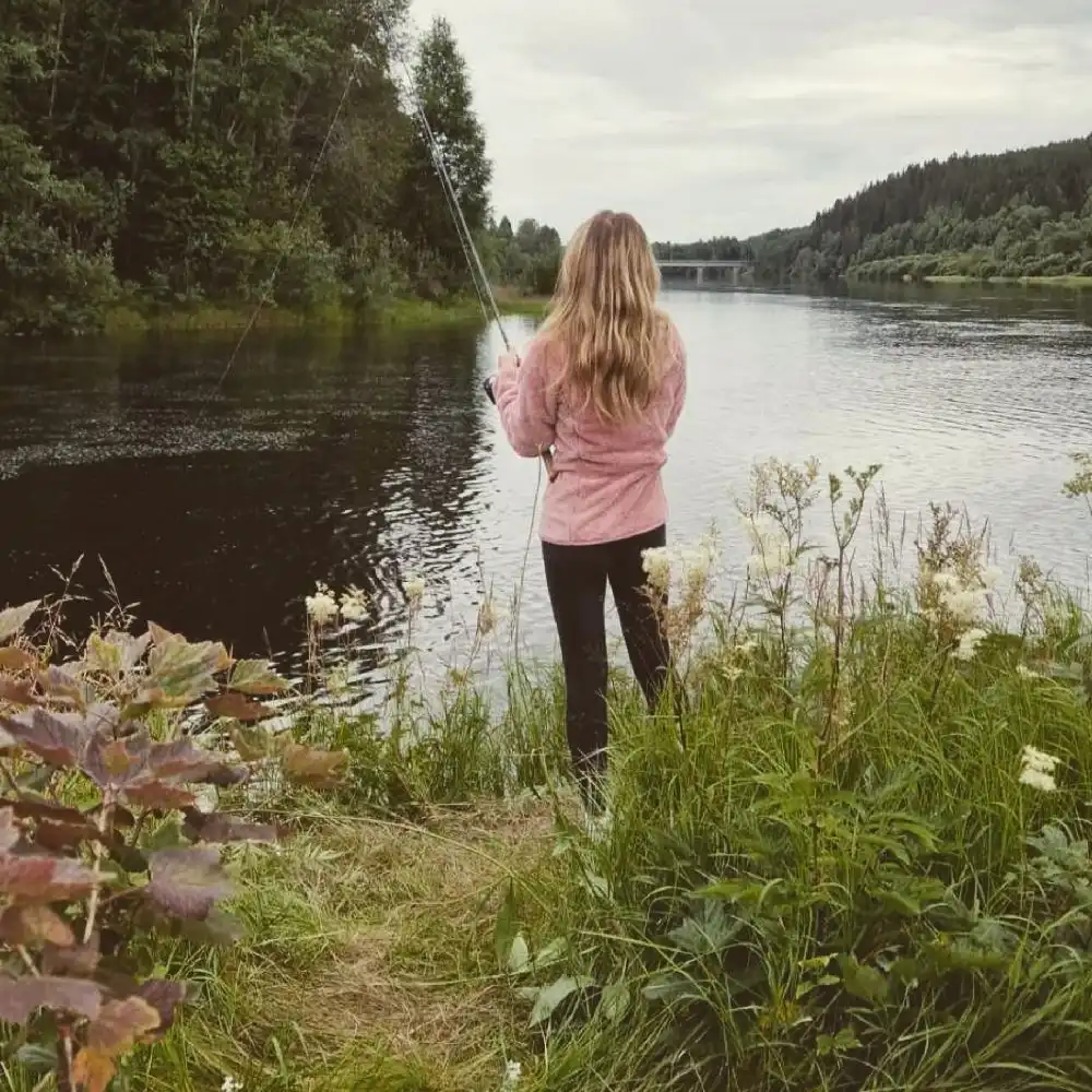 Upptäck lugnet vid Klarälvens strand – äventyr och avkoppling i hjärtat av Värmland väntar hos Värnäs Camping!