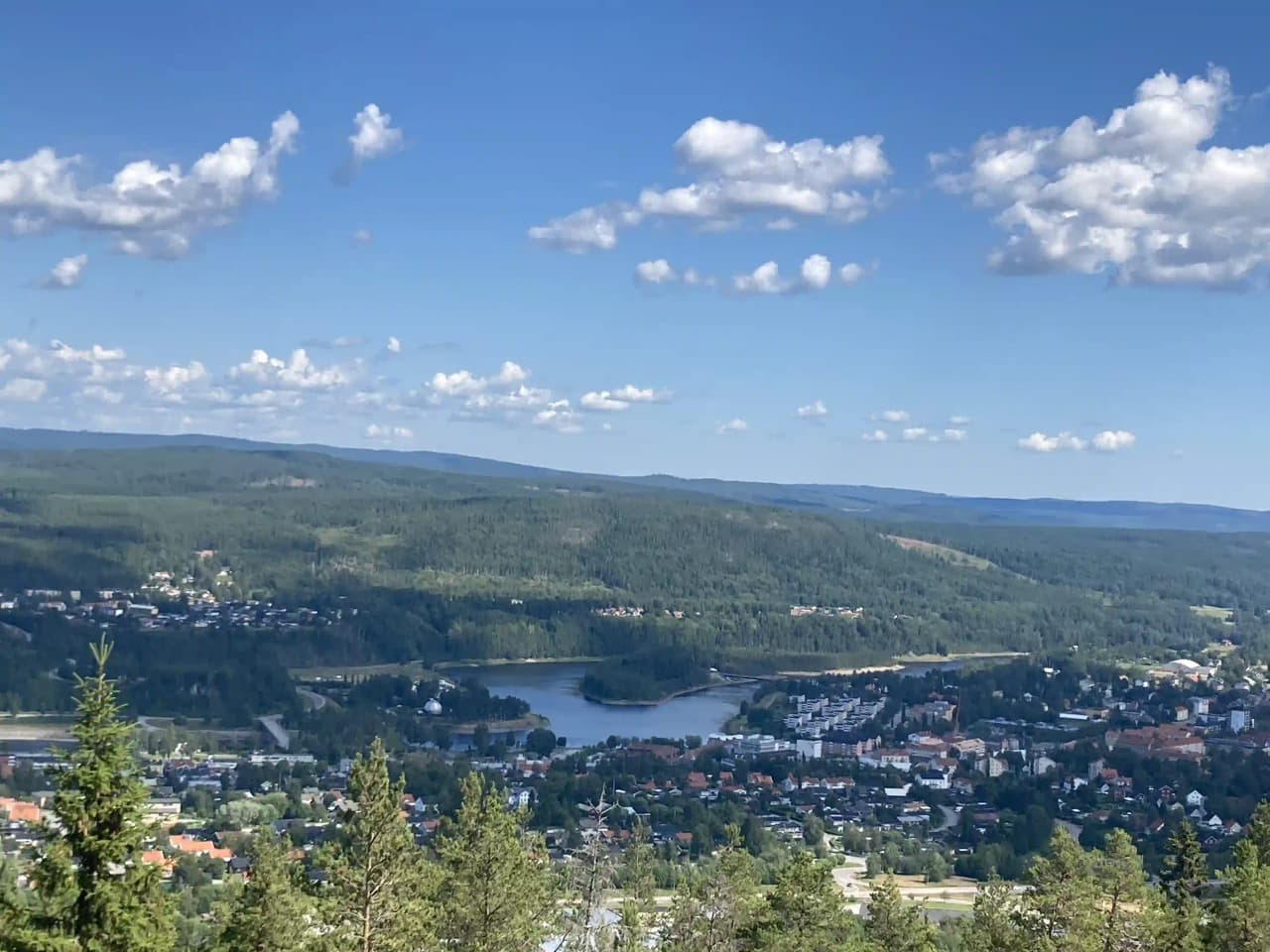 Upplev äventyr och lugn vid Ångermanälven på Sollefteå Camping – naturskön campingglädje för alla! 🏕️✨