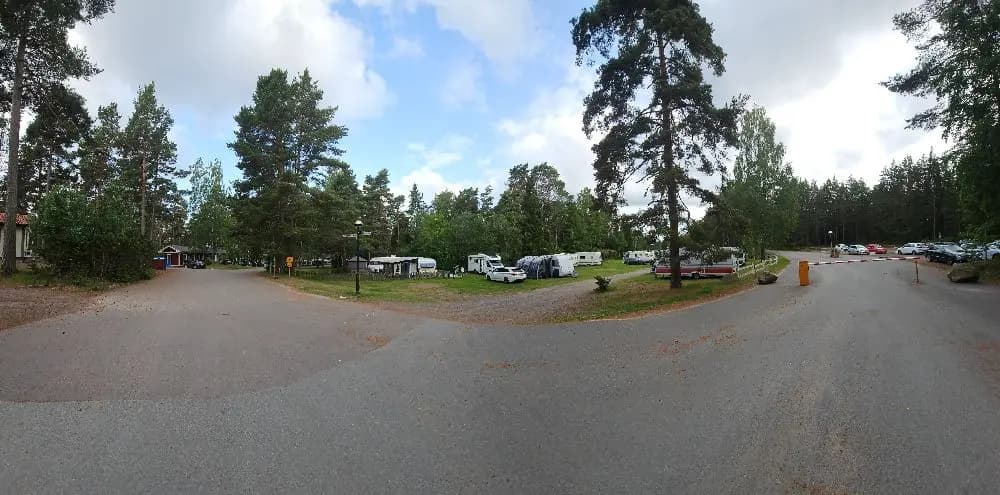 Upptäck Bomstadbadens camping: en naturnära tillflykt vid Vänern, full med äventyr, avkoppling och kulinariska upplevelser!