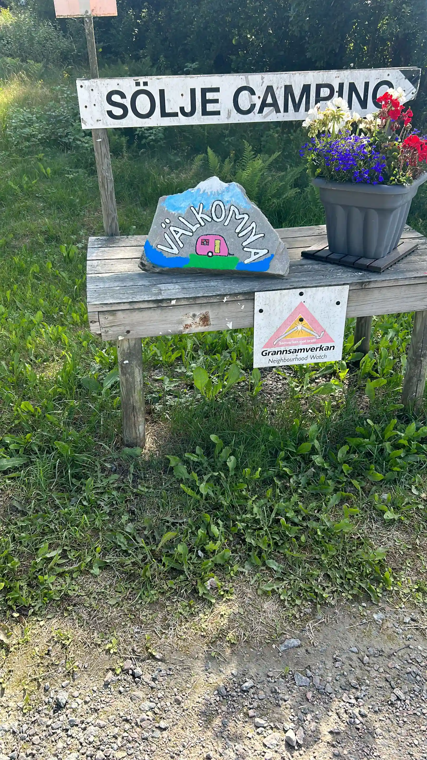 Fly stadens brus och upplev magiska solnedgångar vid Sölje camping, en idyllisk oas för avkoppling och äventyr i Värmland.