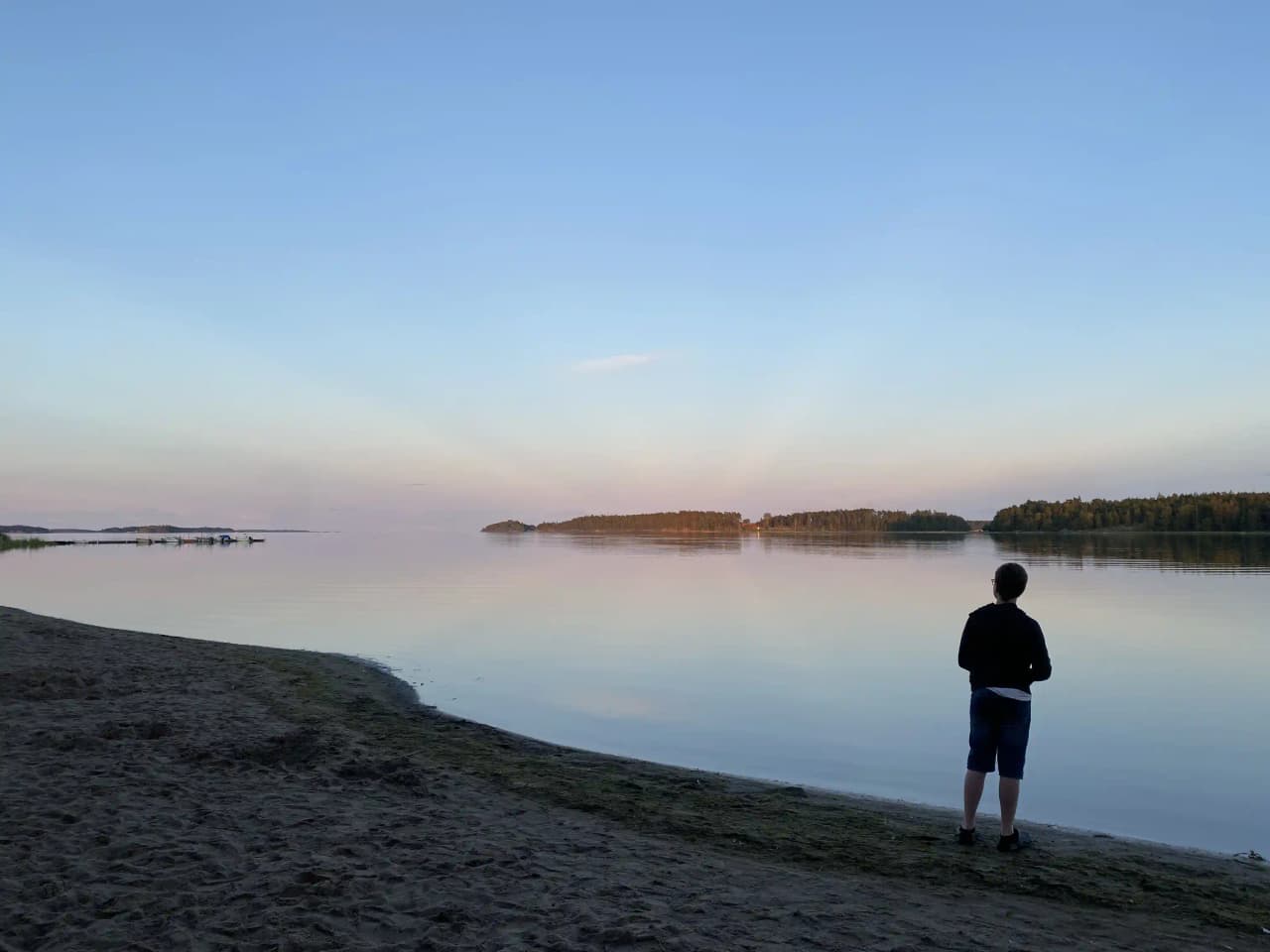 Familjeidyll vid Sörmlandskusten med allt: boende, aktiviteter, och avkoppling vid havet. Upplev äventyr och ro. 🌅🏕️
