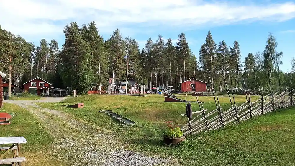 Upptäck Näsåkers camping - en fridfull tillflyktsort där historia och norrländsk natur möts, året runt-äventyr väntar!