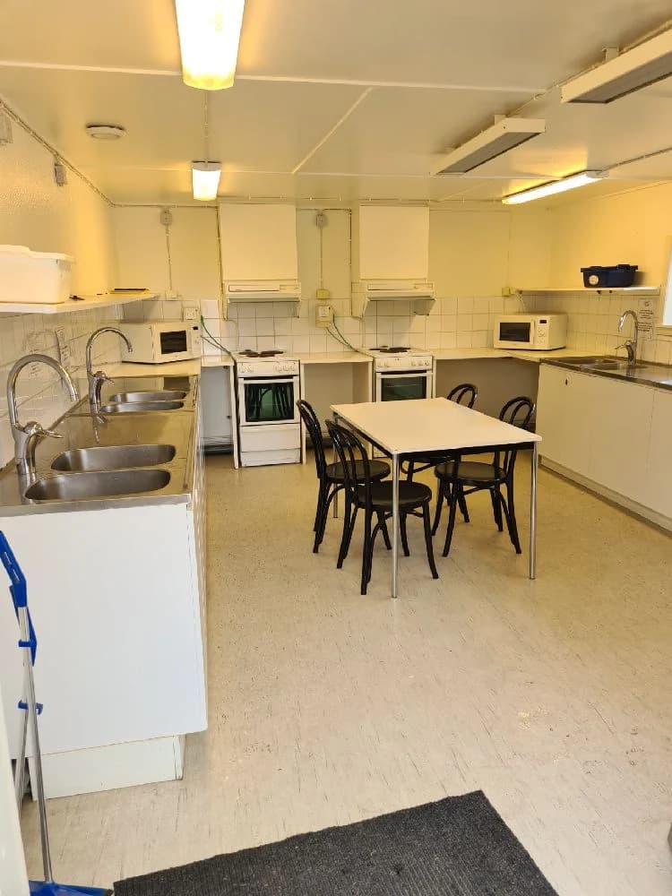 Upptäck Tyrislöt Camping: en fridfull oas för äventyr i Sankt Annas storslagna skärgård, perfekt för avkoppling och utforskning!