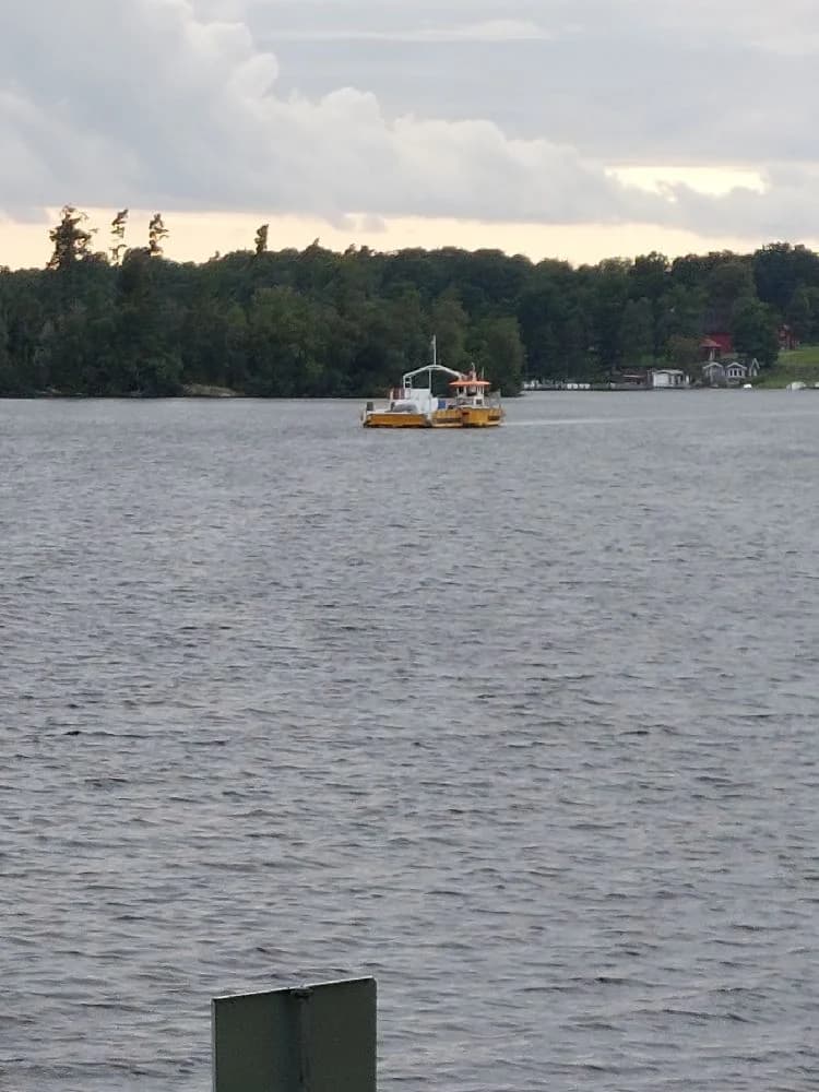 Upptäck idyllen vid Hägern Bed & Nature, din hållbara oas med sjöutsikt och charmiga boenden på underbara Bolmsö.