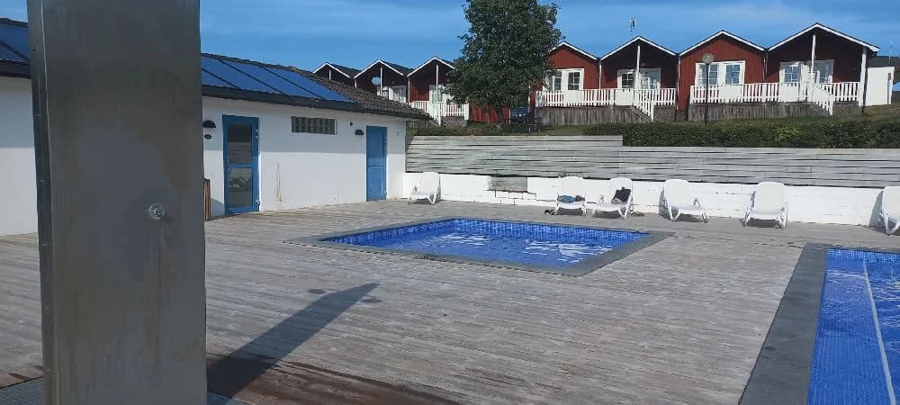 Njut av stillhet, kultur och äventyr på Allégården Kastlösa - en harmonisk campingupplevelse på södra Öland! 🏕️🌿