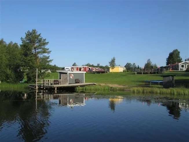 Charmig oas nära Höga Kusten. Perfekt för avkoppling och äventyr, med boende för alla och modern komfort. Nära Härnösand.