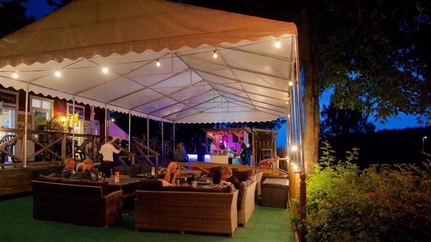 Njut av avkoppling och äventyr i natursköna Sörmland på Malmköpings Bad & Camping - en idyll året runt!