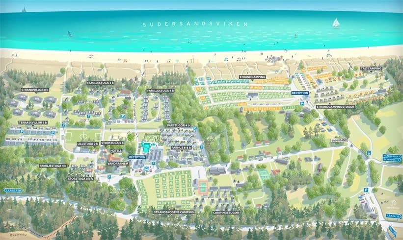 En skuggig parkmiljö vid Sudersand Resort med gröna träd och öppna ytor.