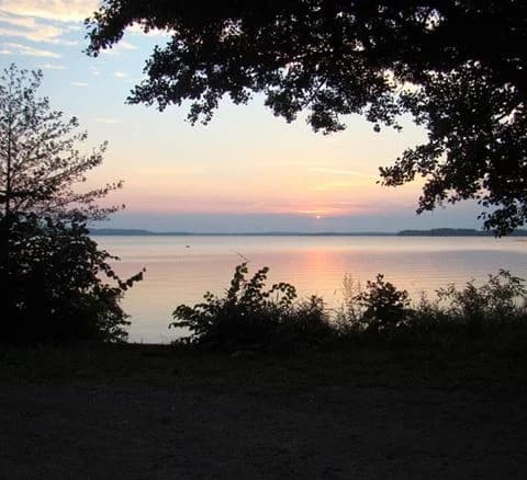 Bromölla Camping: Naturskönt äventyr nära Ivösjön, njut av ro, fiske och utflykter. Perfekt för hela familjen!