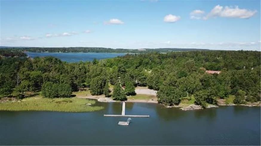 Björknäs Camping: En digital campingpärla vid Mälaren, där natur och modernitet möts för en oförglömlig upplevelse.