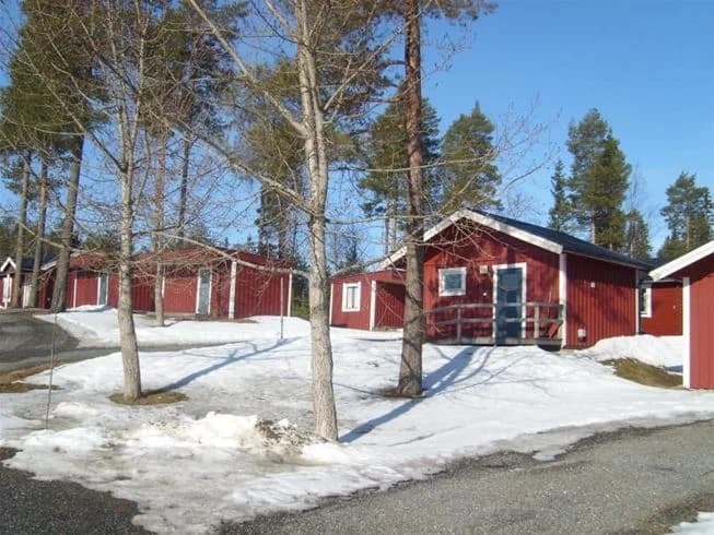 Upptäck Vännäs Bad & Camping - där Norrlands natur och äventyr möts i en lugn och familjevänlig oas!