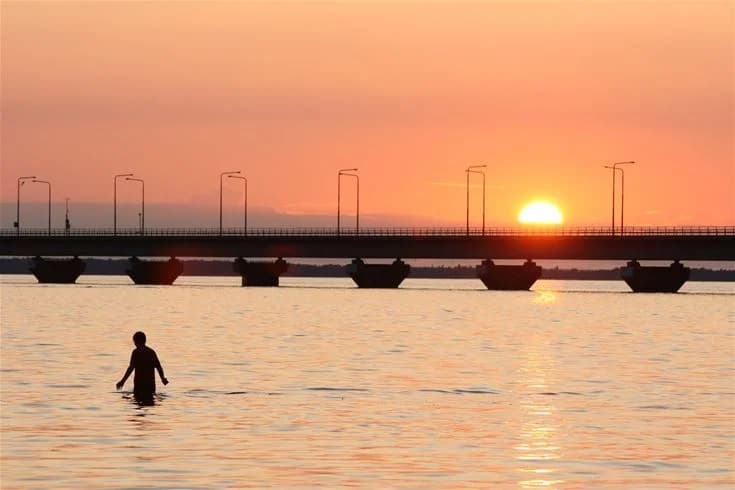 Möllstorps Camping: en naturskön oas på Ölands kust, med aktiviteter, boenden och faciliteter för hela familjens komfort.