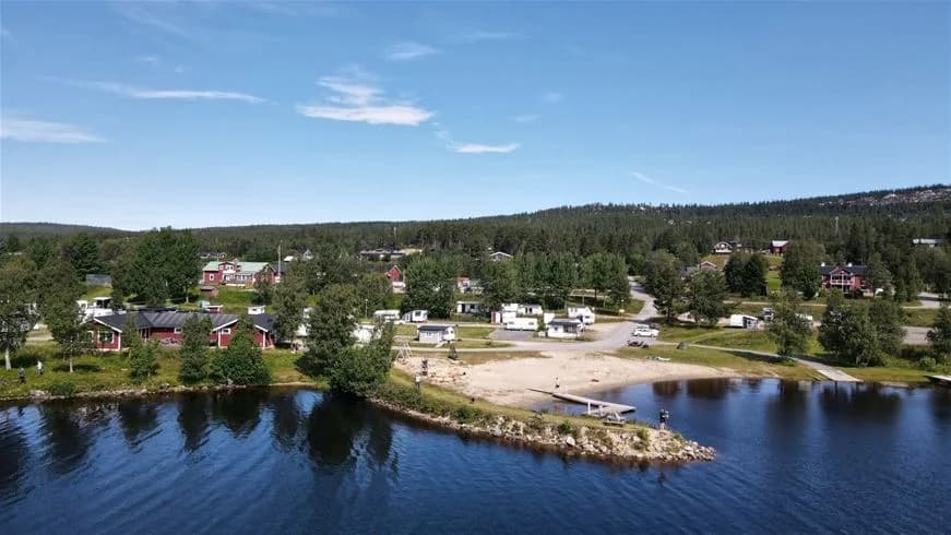 Upptäck Lofsdalen Campings magi: ett paradis för naturälskare med vidunderlig utsikt och äventyr året runt! 🌲🏕️✨