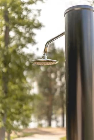 Bild av ett rörsystem vid Vimmerby Camping - Nossenbaden, med synliga vätskerör och cylindriska delar.