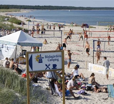 Upplev solsäkra Bödagårdens Camping vid Bödabukten: äventyr, avslappning och strandnära aktiviteter för hela familjen!