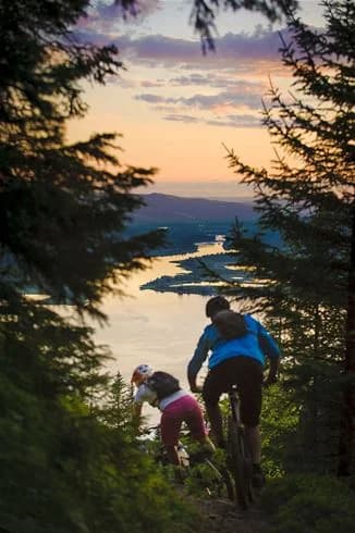 Åre camping: En lugn oas i Jämtlandsfjällen med äventyr, vacker natur och boende för alla. Utforska, koppla av och njut!