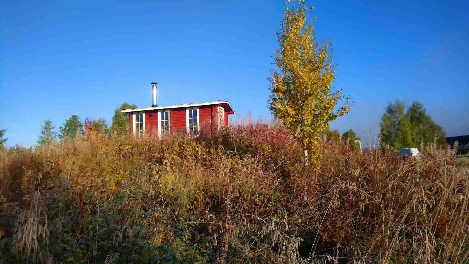 Naturnära fiskeäventyr vid Vindelälven – återställ lugnet på Emils Fiskecamp, en fristad för alla naturälskare.
