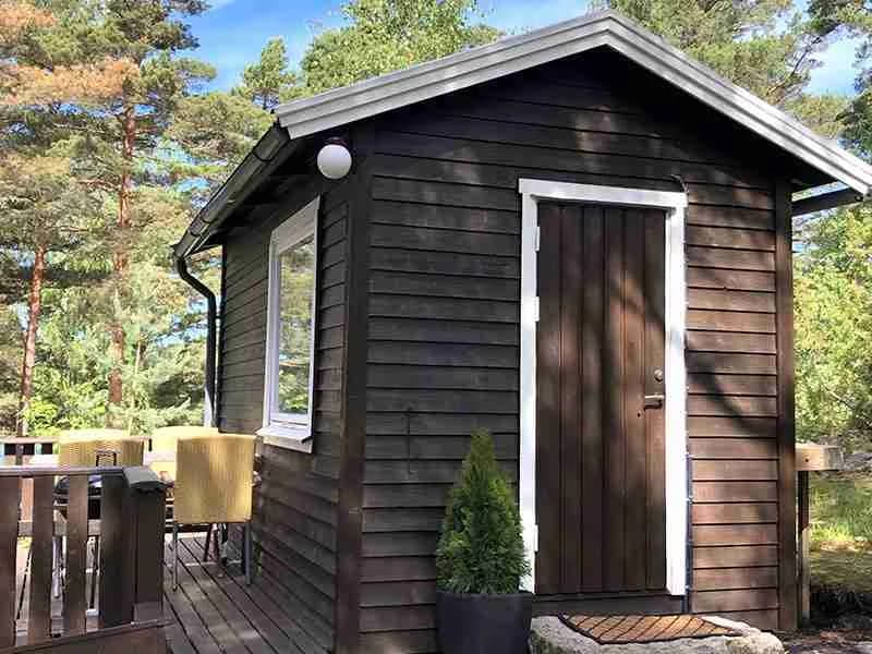 Kyrkvikens Familjecamping: Hitta ro vid havet på Resö, med naturens äventyr och bekväma boenden för hela familjen.