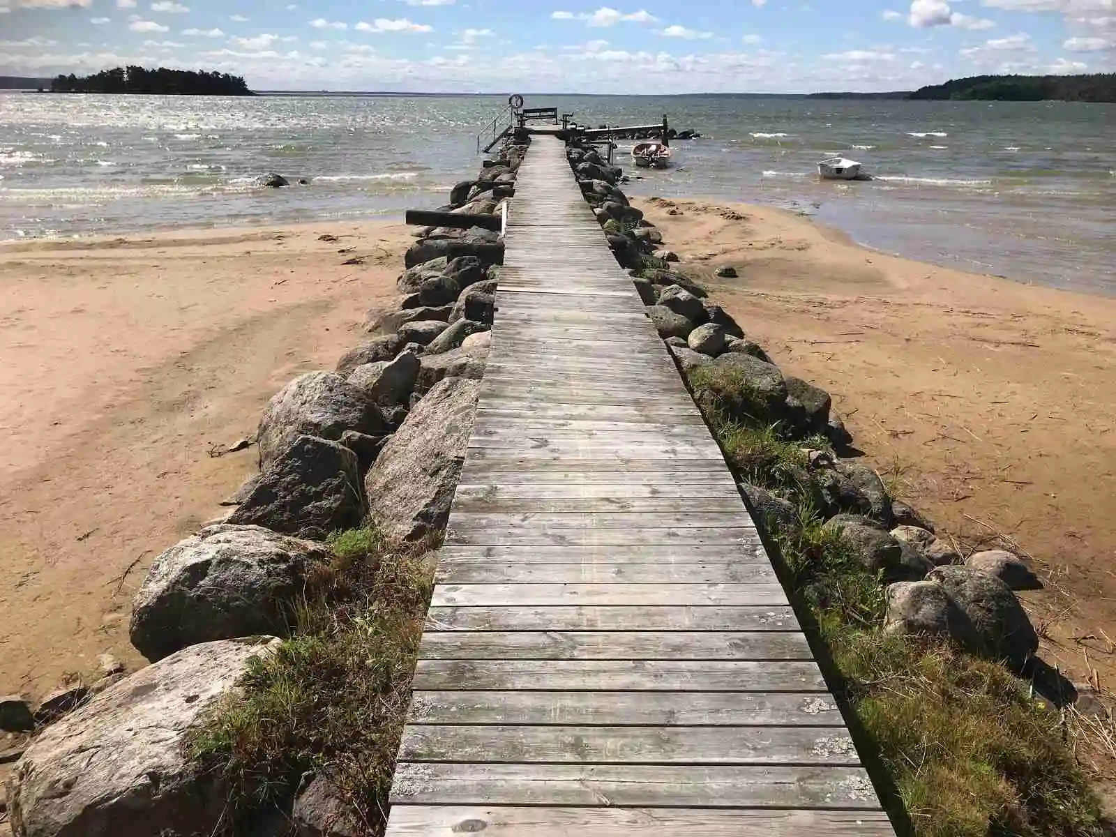 Njut av friluftsliv och äventyr vid Sikhalls Camping—Vänerns natursköna strandpärla för hela familjen!