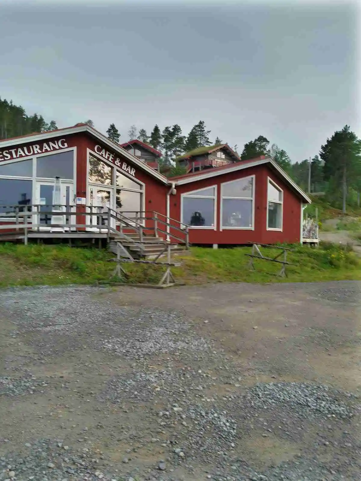 Järvsö Bergscamping: Naturens äventyrsparadis i Hälsingland med året-runt aktiviteter och unikt boende! 