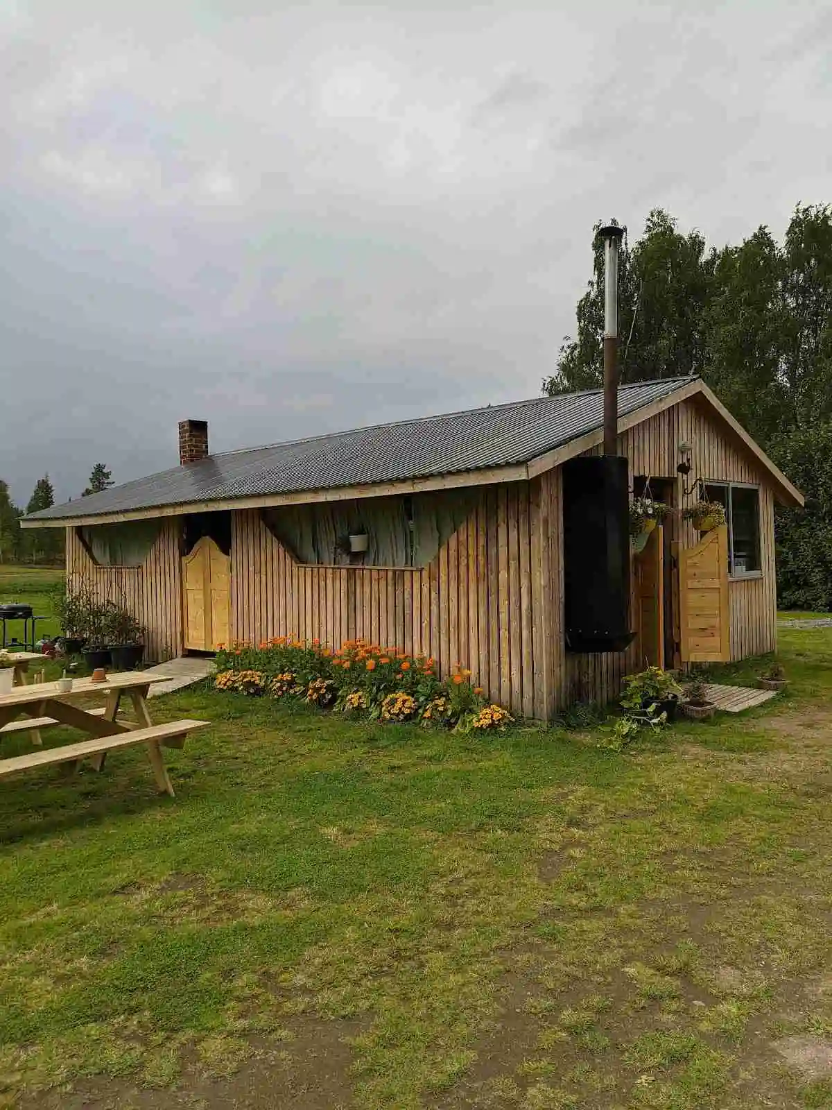 Orrkulla: En fridfull camping vid Vindelälven med äventyr, boenden och upplevelser för hela familjen i hjärtat av Lappland.