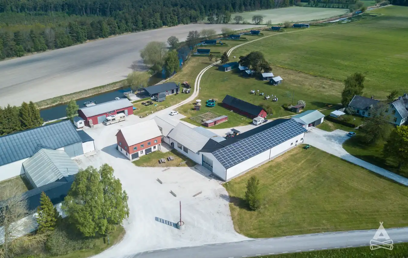 Gangvidefarm Camping Gotland: En historisk oas där natur, äventyr och hållbarhet möts för minnesvärda upplevelser.