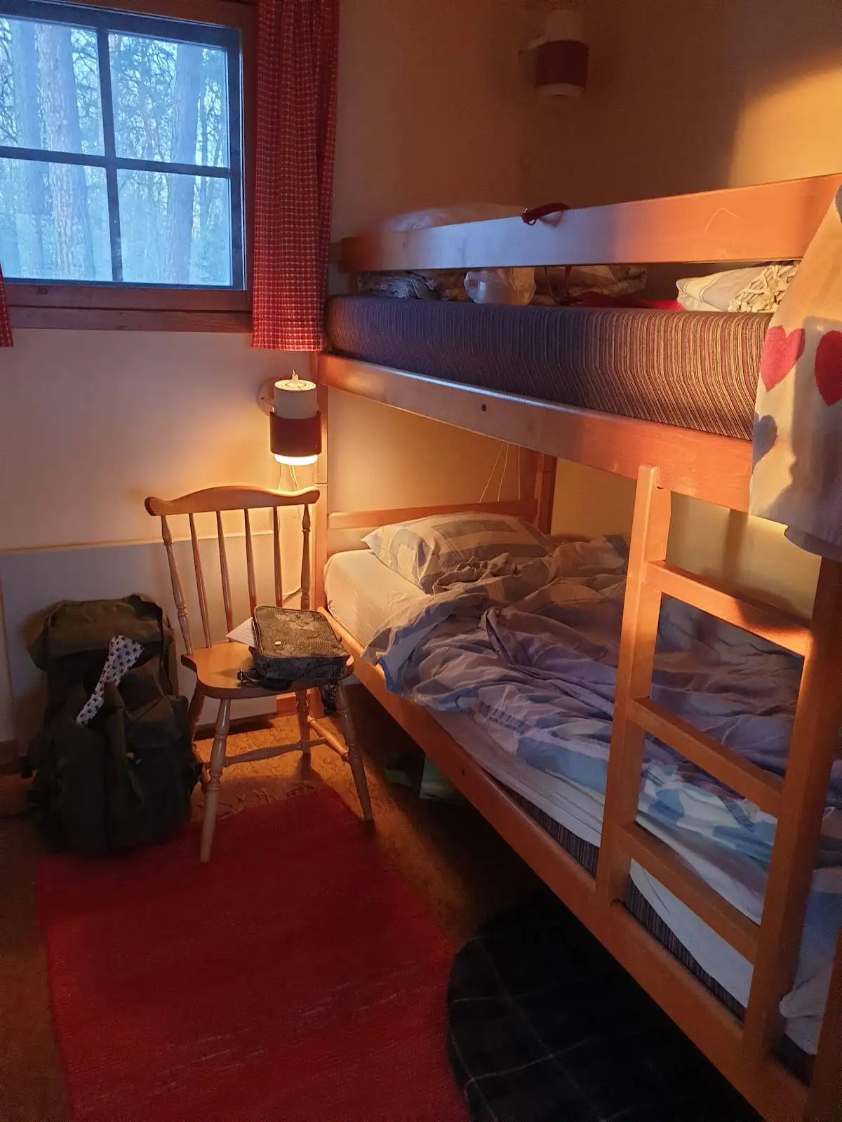 Herrfallet vid Hjälmaren: En naturens pärla för avkoppling och äventyr, perfekt för familjer och naturälskare. Boka nu!