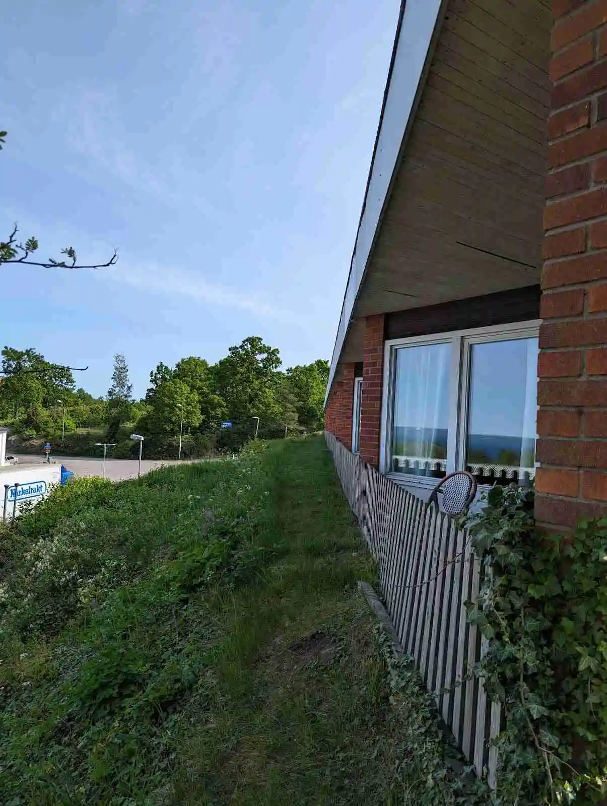 Camping Vättersmålen: En fridfull tillflyktsort vid Vättern med naturskön omgivning, perfekt för camping och utflykter.