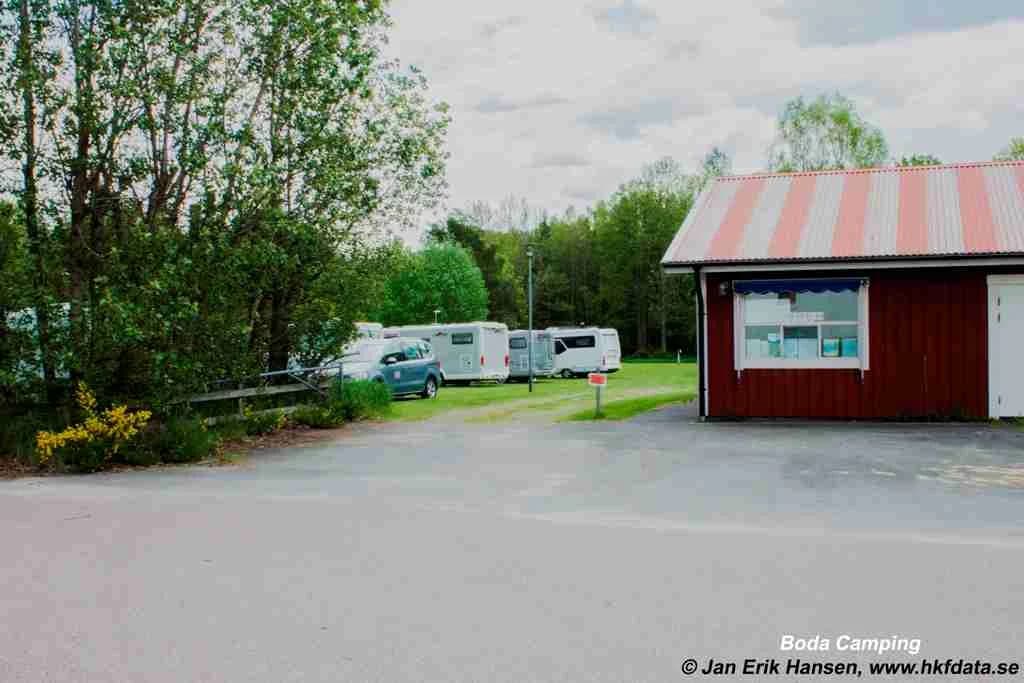 Upplev äventyr och avkoppling i Småland på Emmaboda Camping—nära natur, kultur och festivalglädje! 🚐🌲🏕️