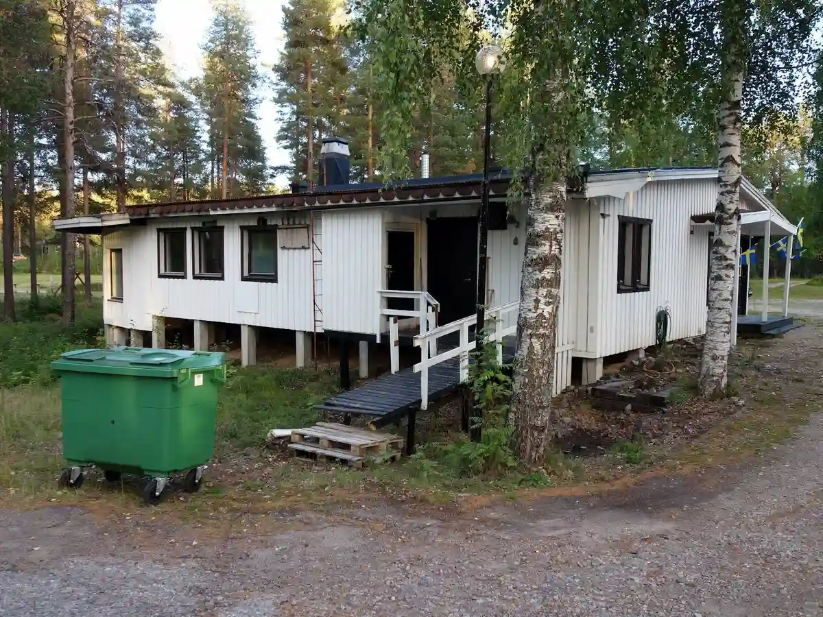 Upptäck Vuollerim Camping: Njut av naturens ro, lokal kultur och äventyr vid Lugna Sandtjärns stränder i magiska Lappland.