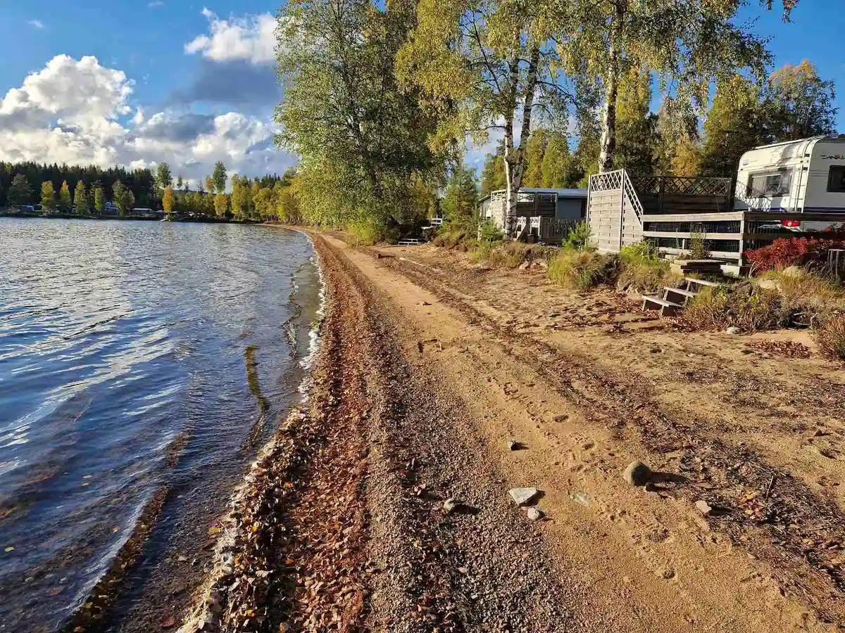 Upplev äventyr och ro i Värmlands natursköna pärla, Treens Camping, för rekreation och naturälskare året runt!