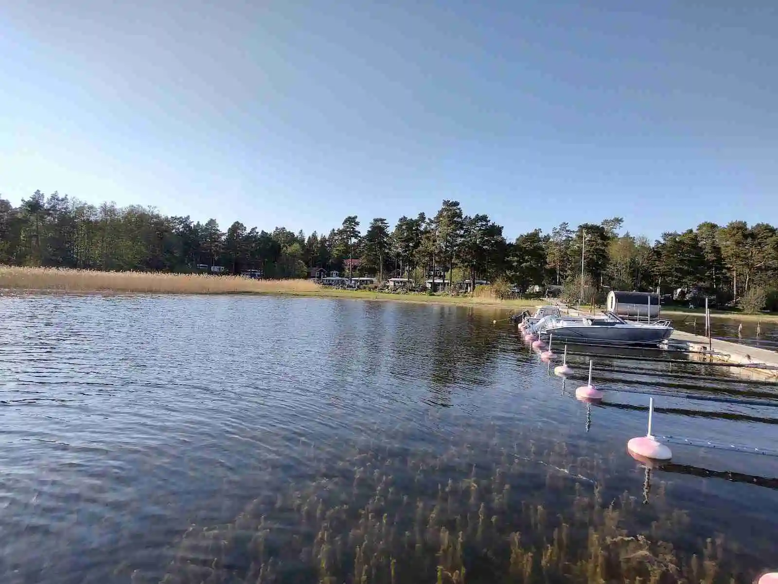 Norrtälje Camping: Fridfull tillflykt för naturälskare, nära småstadscharm och strålande Roslagsäventyr.