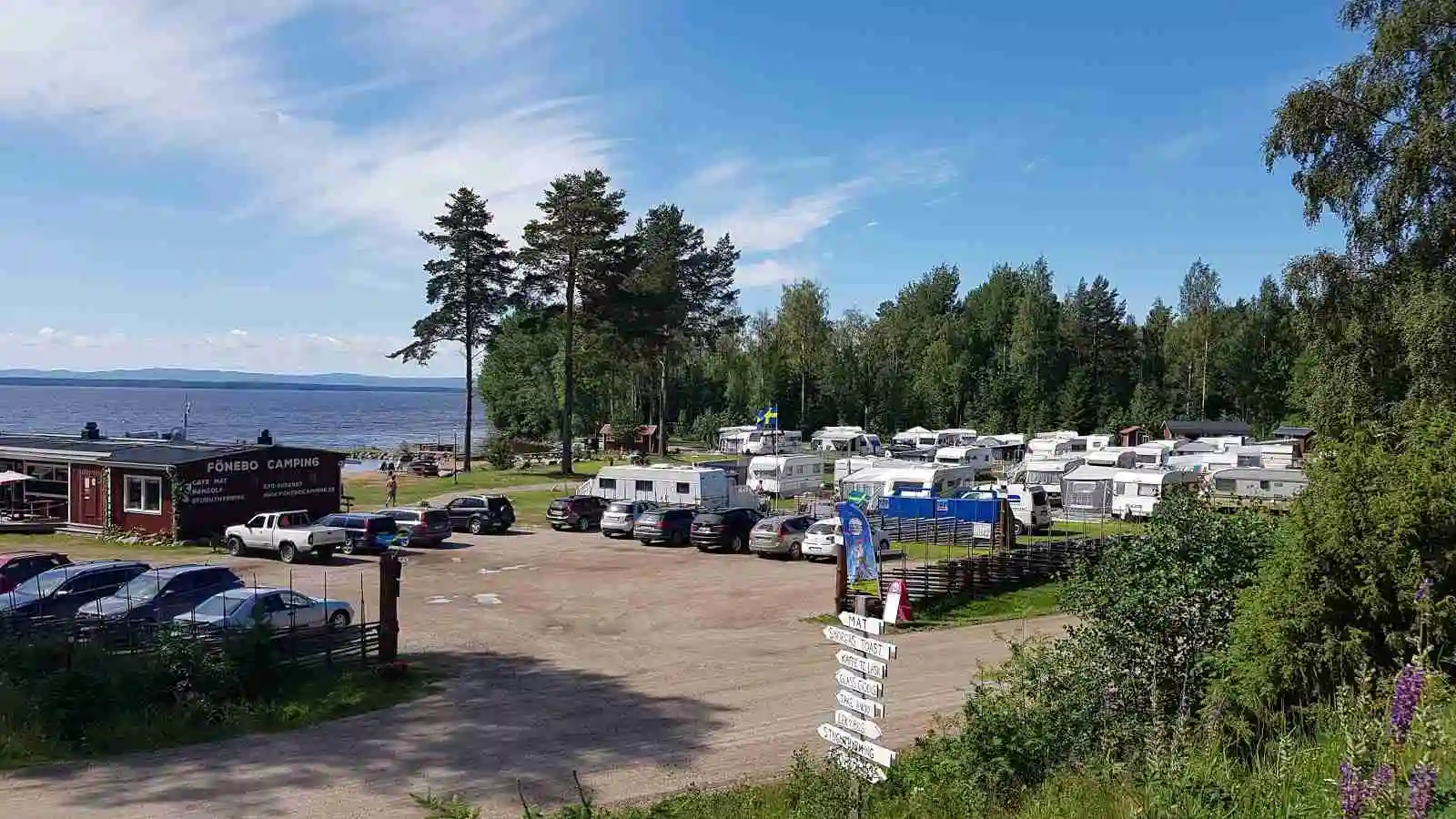 Upptäck Norra Dellen: Ett idylliskt campingparadis vid sjön, med naturskön miljö och aktiviteter för hela familjen året runt!
