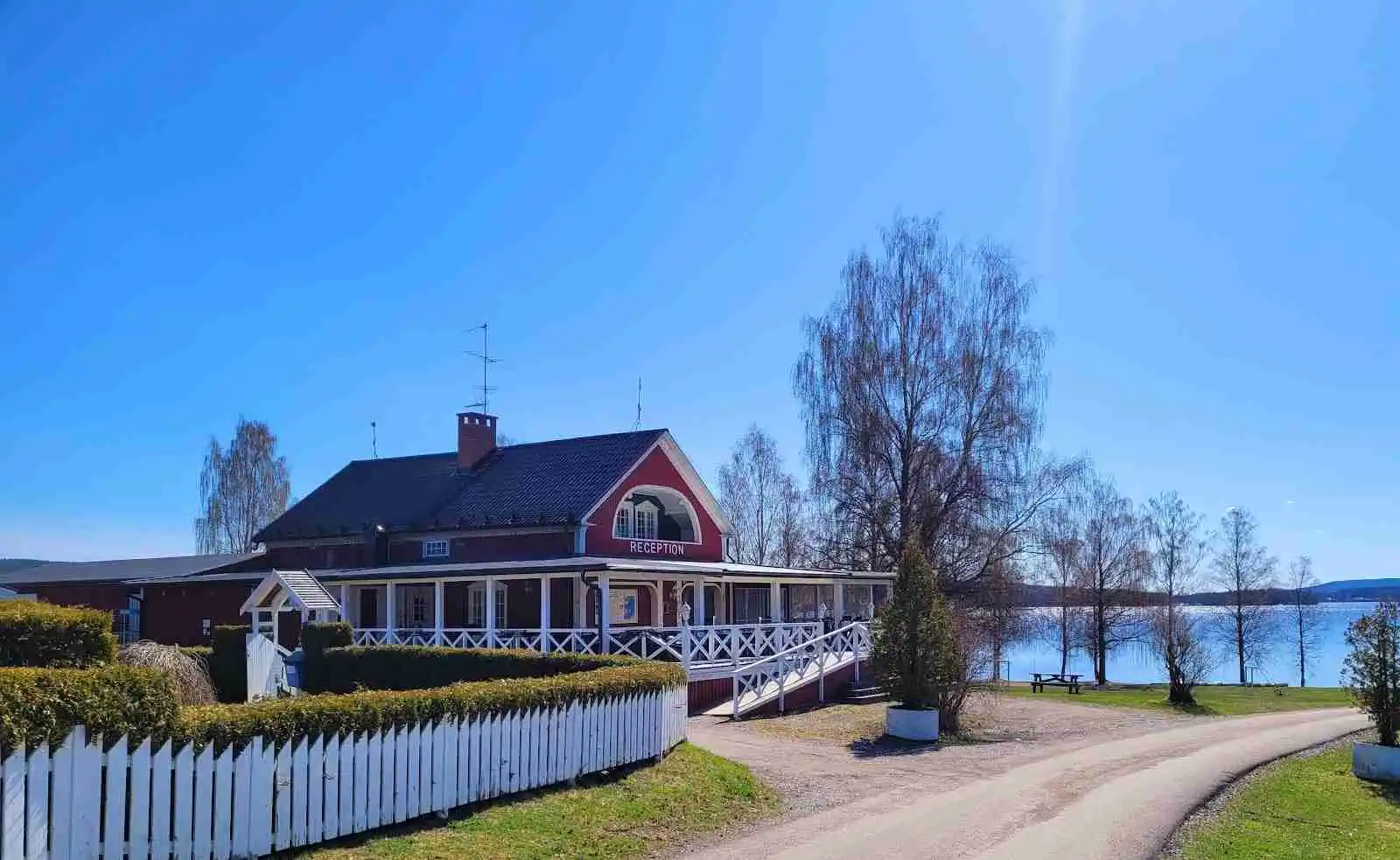Charlottenberg Camping & Stugor Haganäset: En naturskön tillflyktsort vid Bysjöns strand i vilda Västra Värmland.