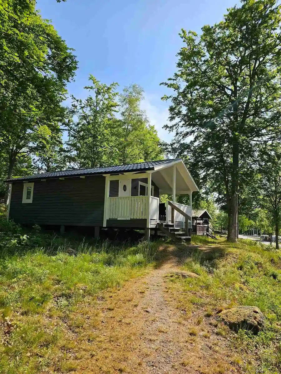 Avkopplande familjecamping vid havet, nära Sölvesborg, med naturnära upplevelser och moderna bekvämligheter. Perfekt för alla!