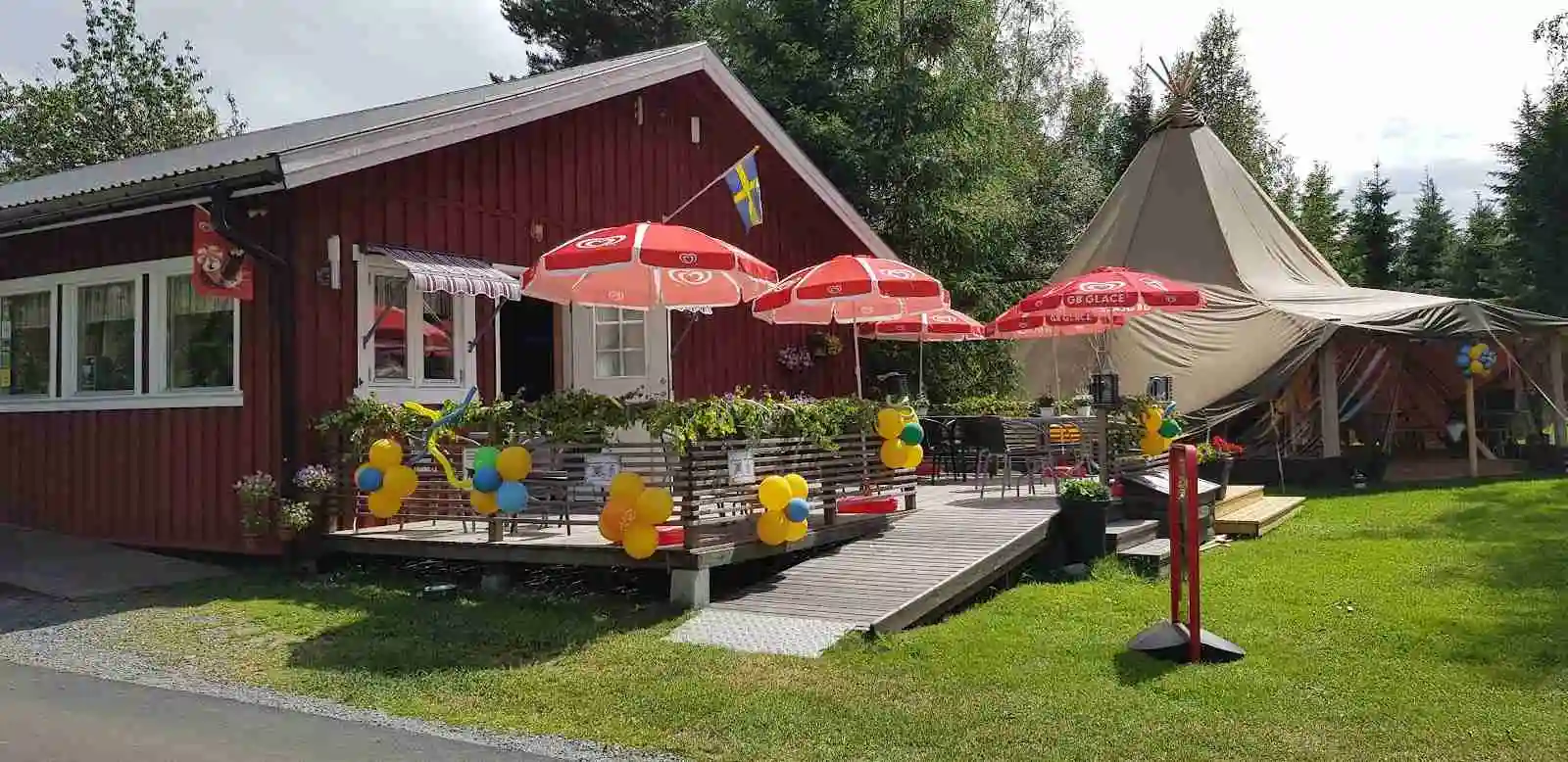 Upptäck friheten och rofylldheten vid sjön Unden - Camping Tiveden väntar med äventyr och avkoppling för hela familjen!