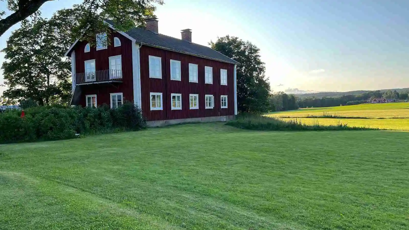 Harmonisk camping intill Fåsjön för avkoppling, äventyr och gemenskap i Bergslagens natursköna landskap. Välkommen!
