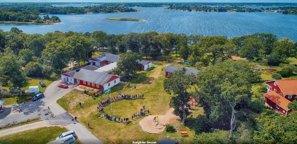 Utforska natursköna Kustgården Senoren för avkoppling, äventyr och minnesvärda stunder vid Blekinges kust.
